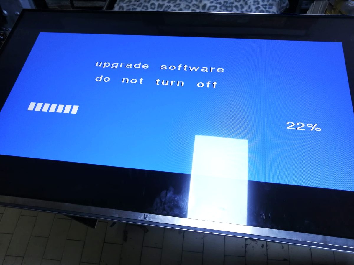 Television screen stuck on a software upgrade progress screen
